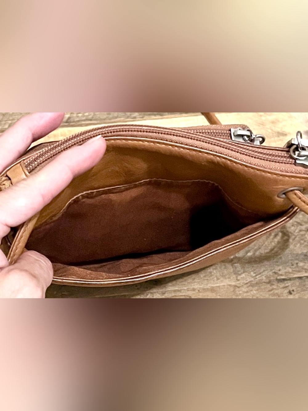 HOBO International Tan Leather Crossbody Bag Wallet Organizer Credit Card Slots - Picture 6 of 7